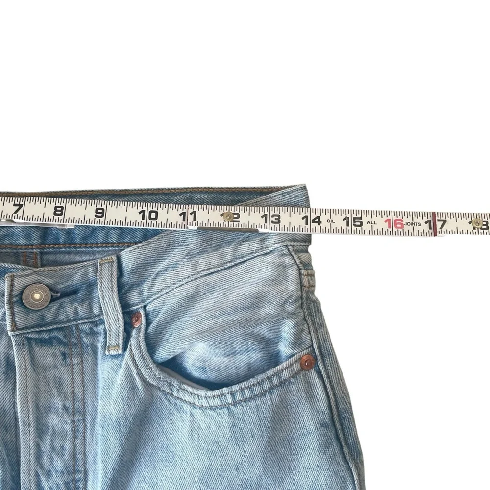 Levi's Ribcage Straight Ankle Jeans Light Wash Cropped Distressed Hem Size 28 - Picture 10 of 16